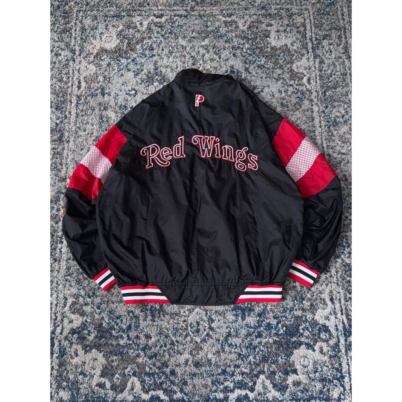 Vintage 90s Detroit Red Wings NHL Embroidered Logo Windbreaker Jacket Size Large