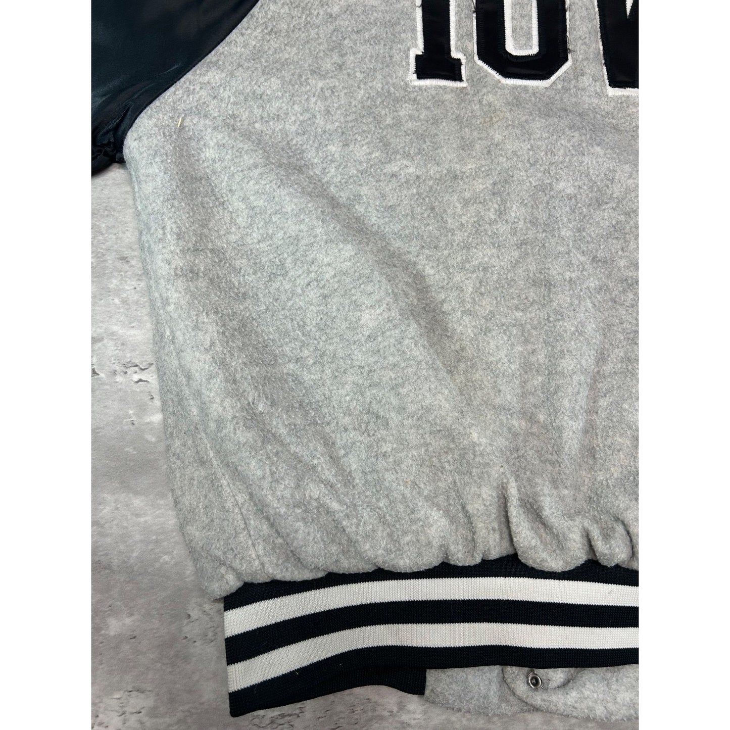 Vintage 90s Iowa Hawkeyes NCAA Embroidered Collegiate Bomber Jacket Size XL