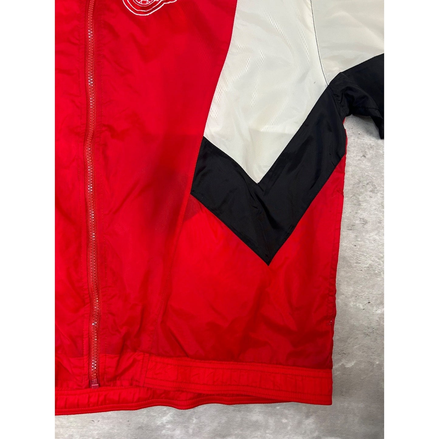 Vintage 90s Detroit Red Wings NHL Embroidered Starter Nylon Jacket Size Medium