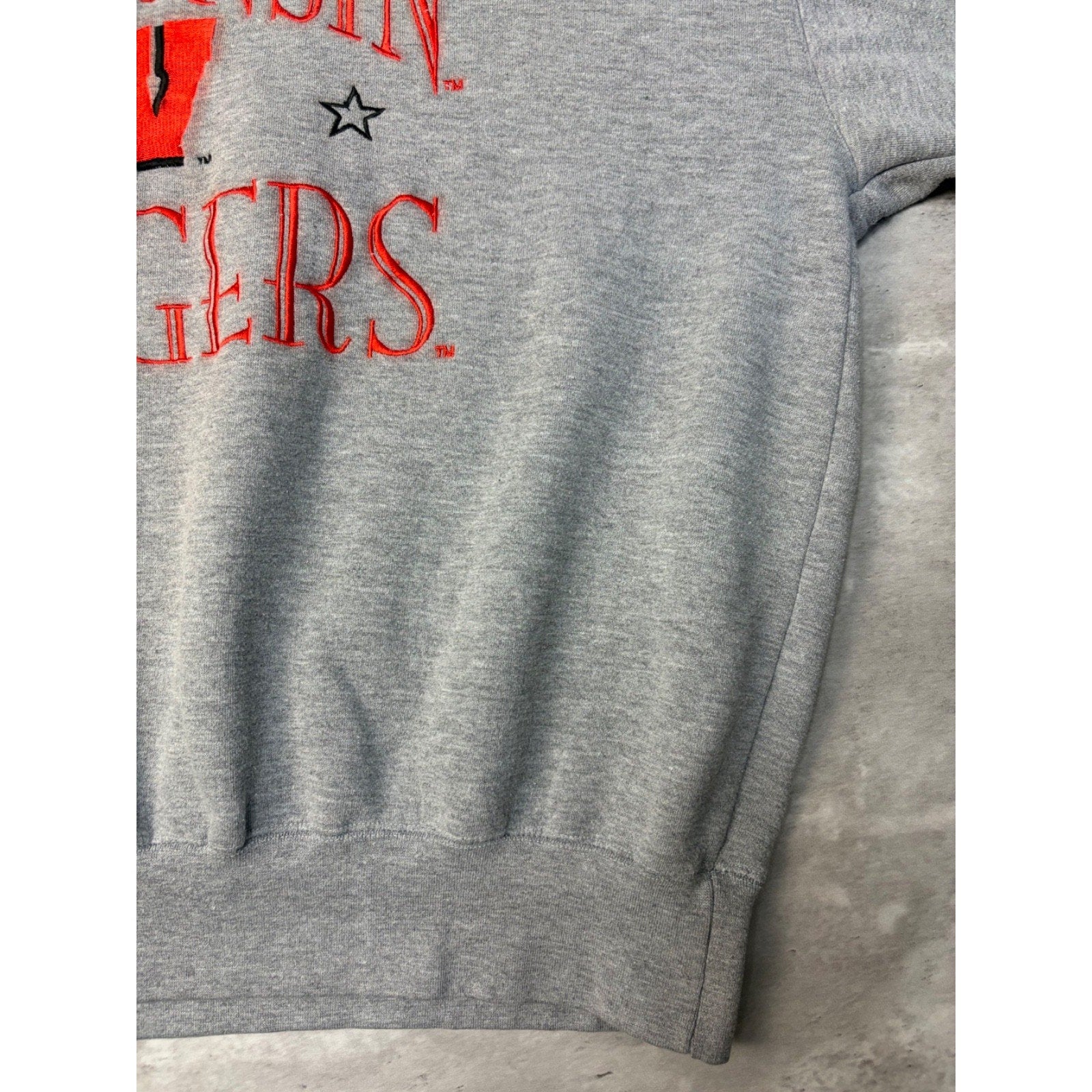Vintage 90s Wisconsin Badgers NCAA Embroidered Logo Spellout Sweatshirt Size XL