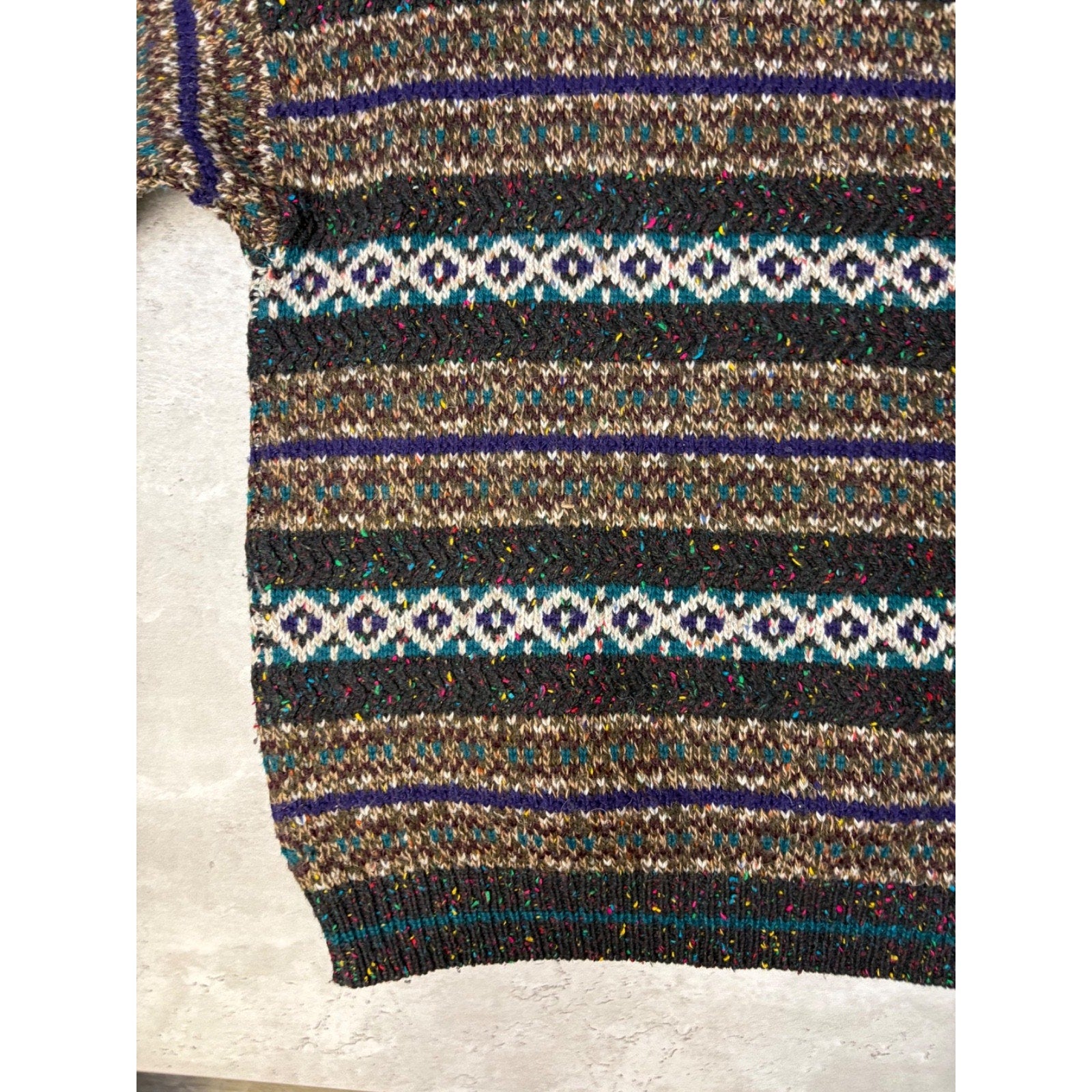 Vintage 80s/90s Jockey Abstract Striped Pullover Knit Sweater Size Medium