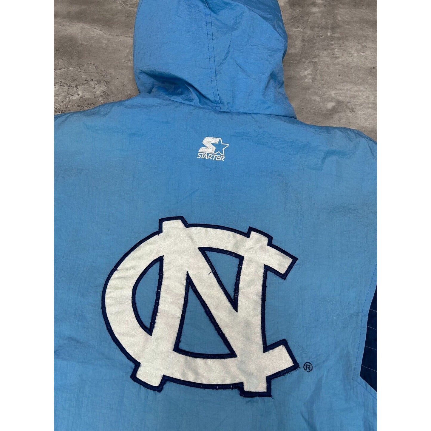 Vintage UNC Tarheels NCAA Quilted Lined Hooded Starter Jacket Size Large