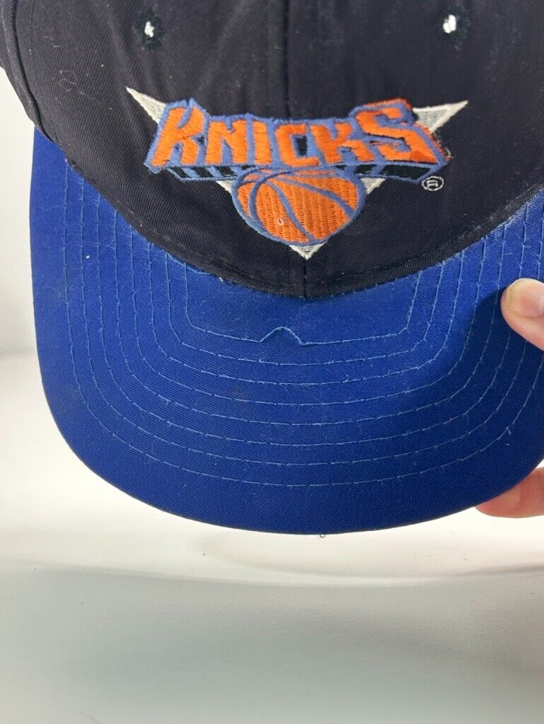 Vintage 90s New York Knicks NBA Embroidered Logo Snapback Hat OSFA Black