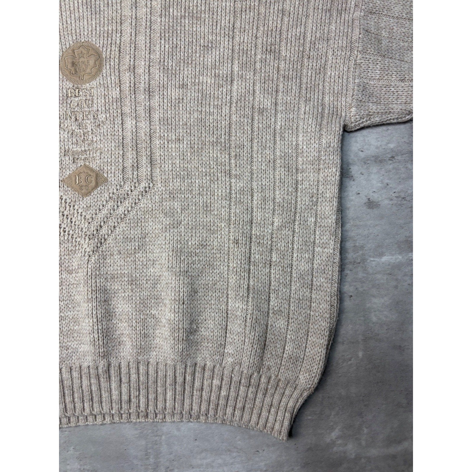 Vintage Maple Leaf Embroidered Turtle Neck Beige Knit Sweater Size XL