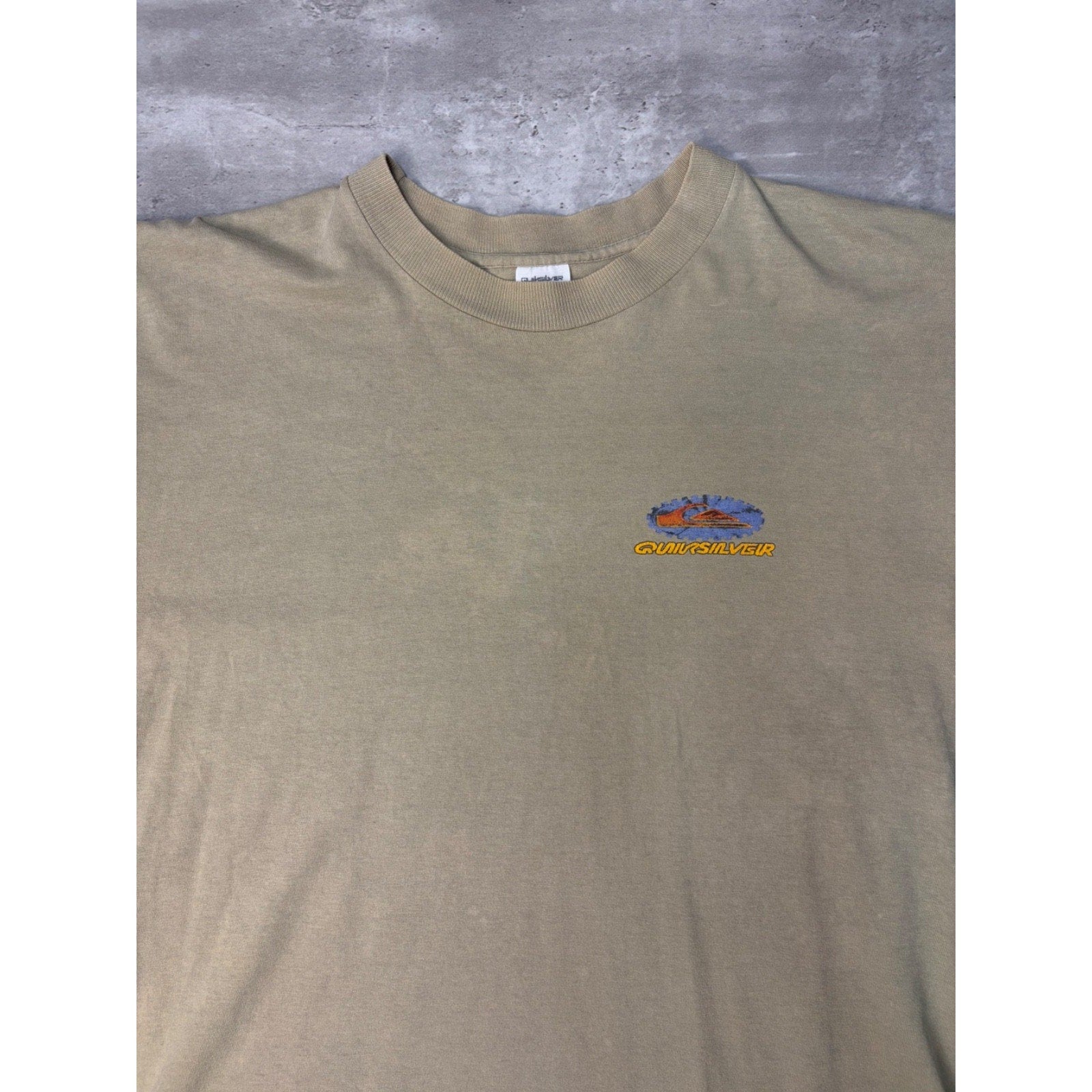 Vintage Y2K Quiksilver Gear Logo Graphic T-Shirt Size Large