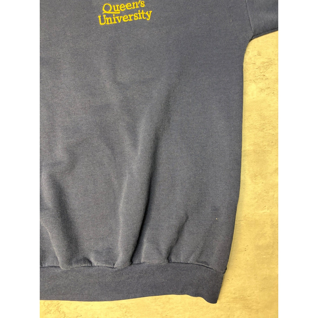 Vintage 90s Queens University NCAA Embroidered Spellout Sweatshirt Size XL