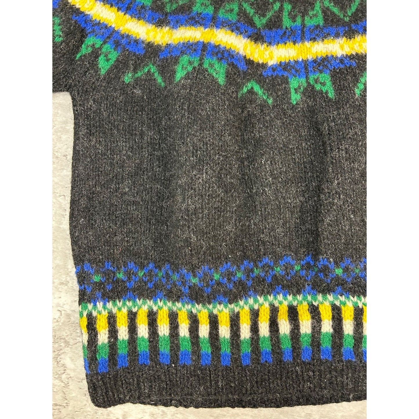 Vintage Allen Solly 100% Wool Aztec Pattern Knit Sweater Size XL