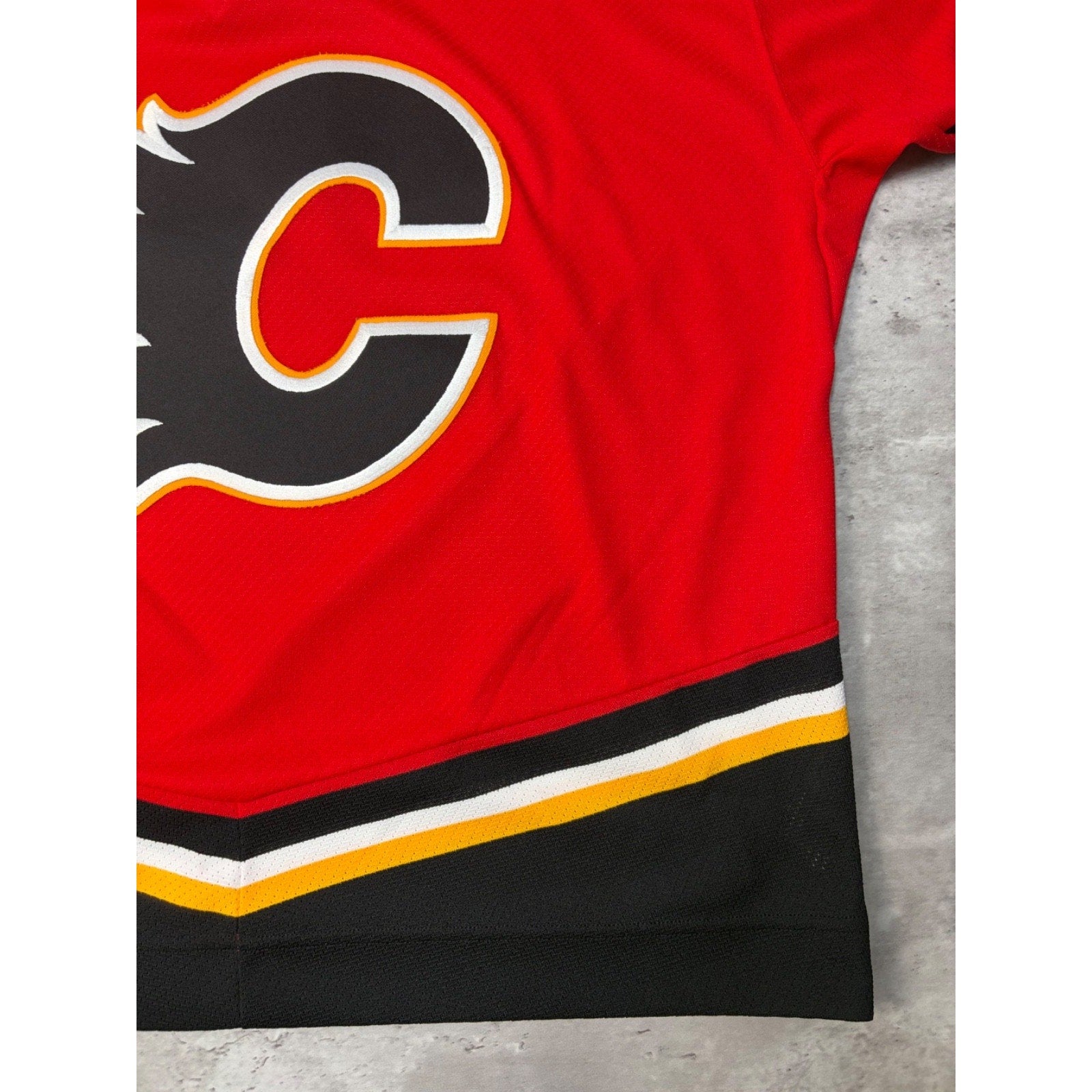 Vintage 90s Calgary Flames NHL CCM Stitched Hockey Jersey Size XL