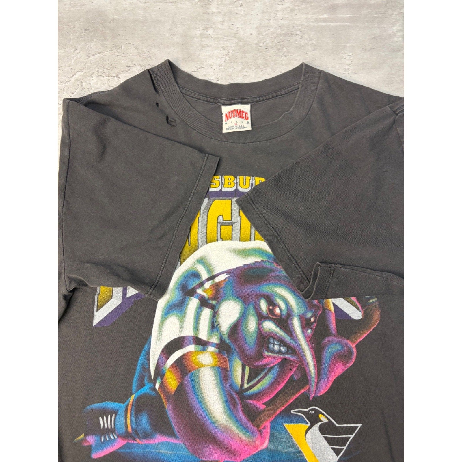 Vintage 90s Pittsburgh Penguins NHL Cartoon Graphic Hockey T-Shirt Size XL
