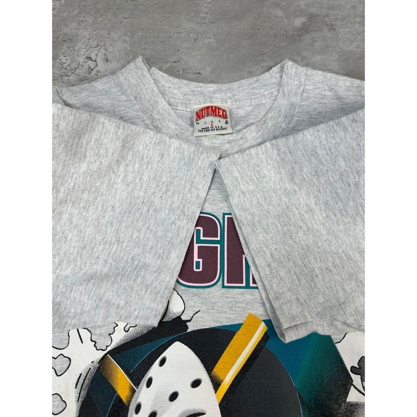 Vintage 90s Anaheim Mighty Ducks NHL Chest Buster Graphic T-Shirt Size Large
