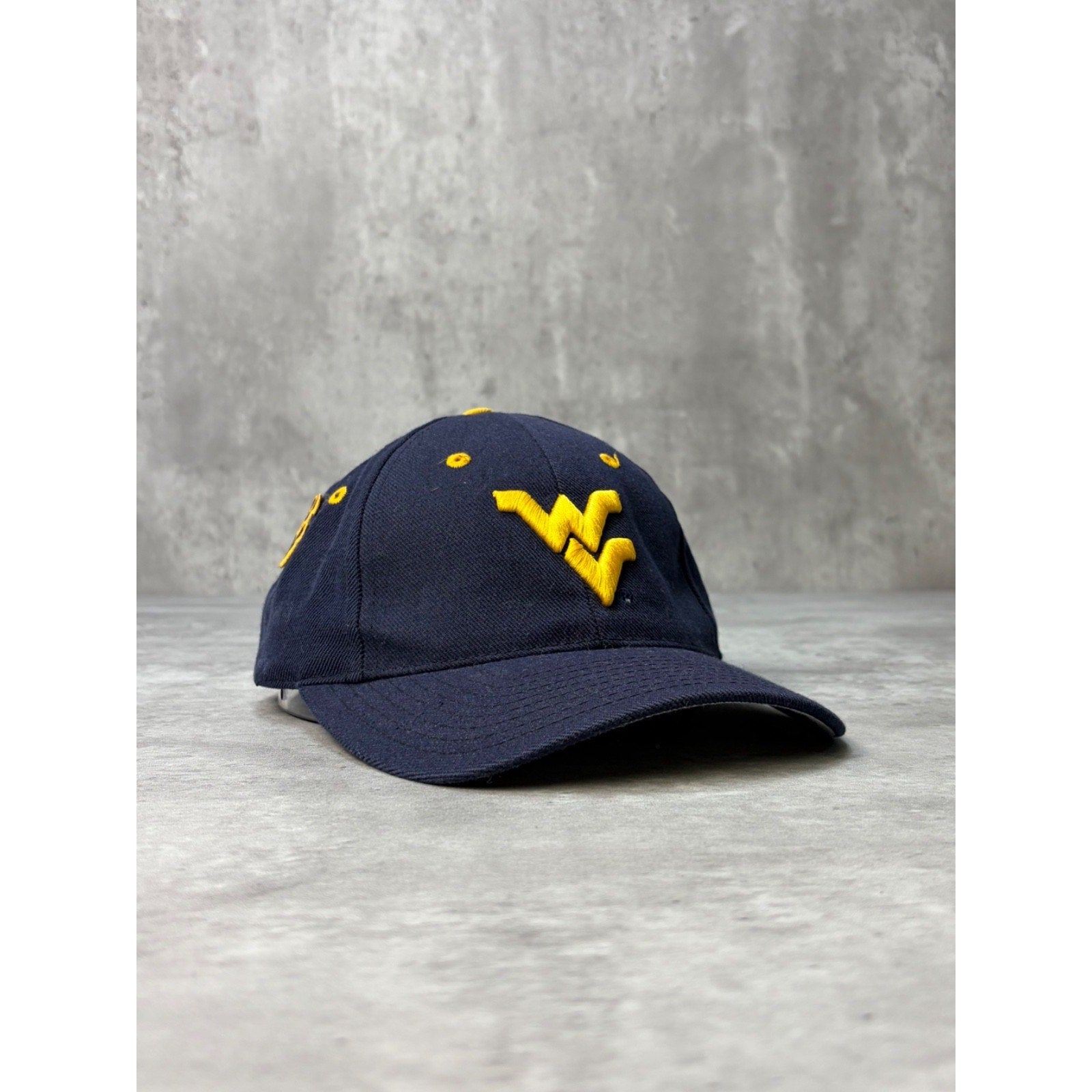Vintage West Virginia Mountaineers NCAA Embroidered Logo Snapback Hat OSFA