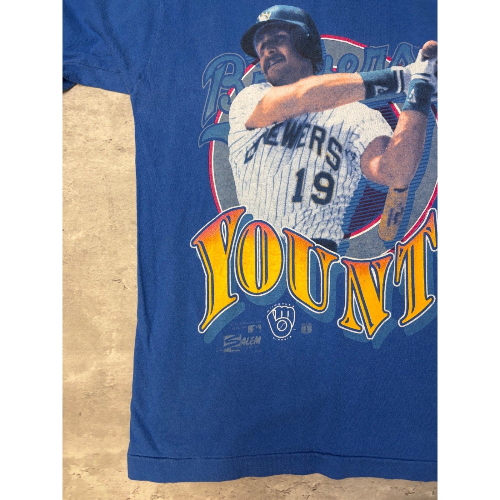 1990 Robin Yount #19 Milwaukee Brewers MLB Player Graphic T-Shirt Size Medium