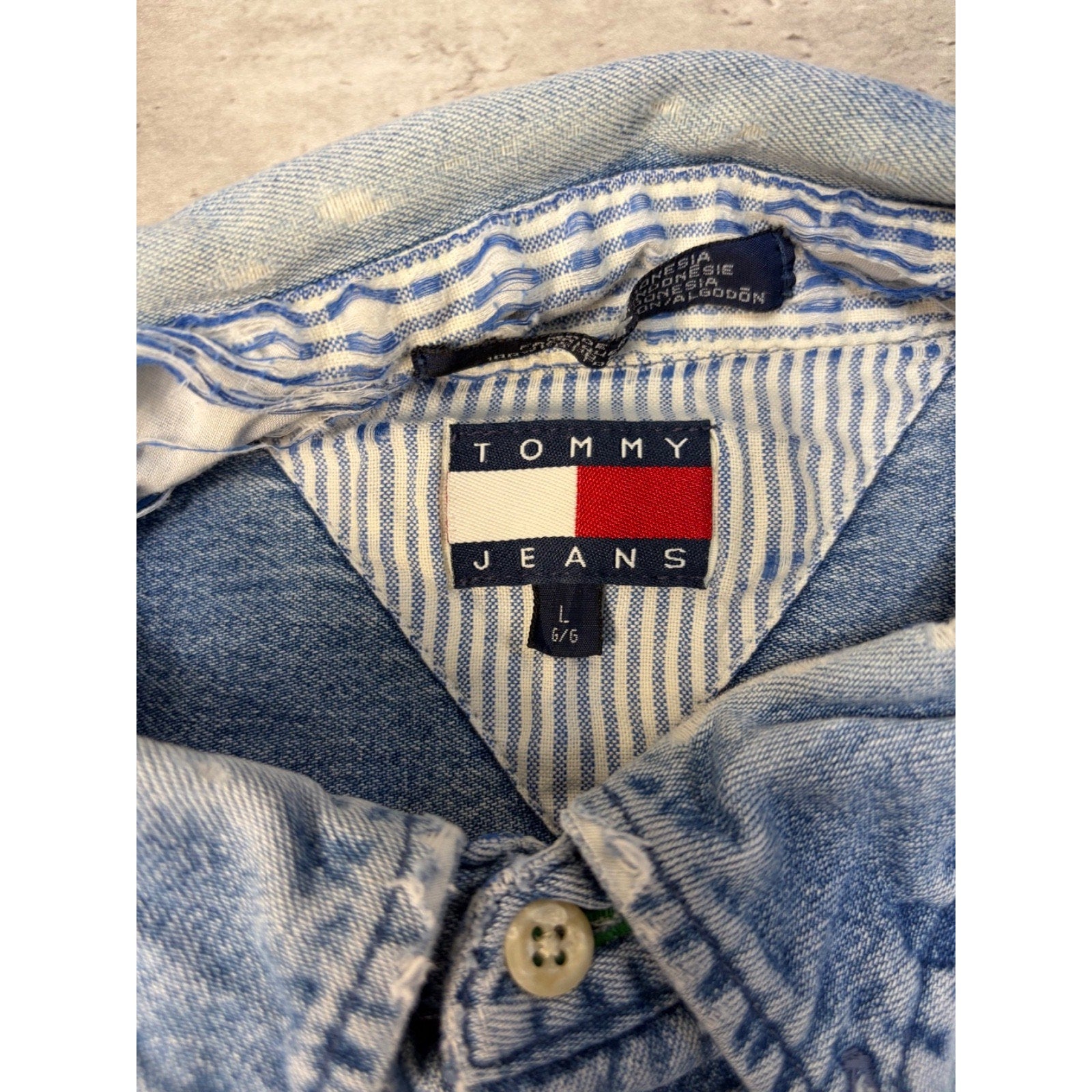 Vintage Tommy Hilfiger Light Wash Denim Long Sleeve Button Up Shirt Size Large