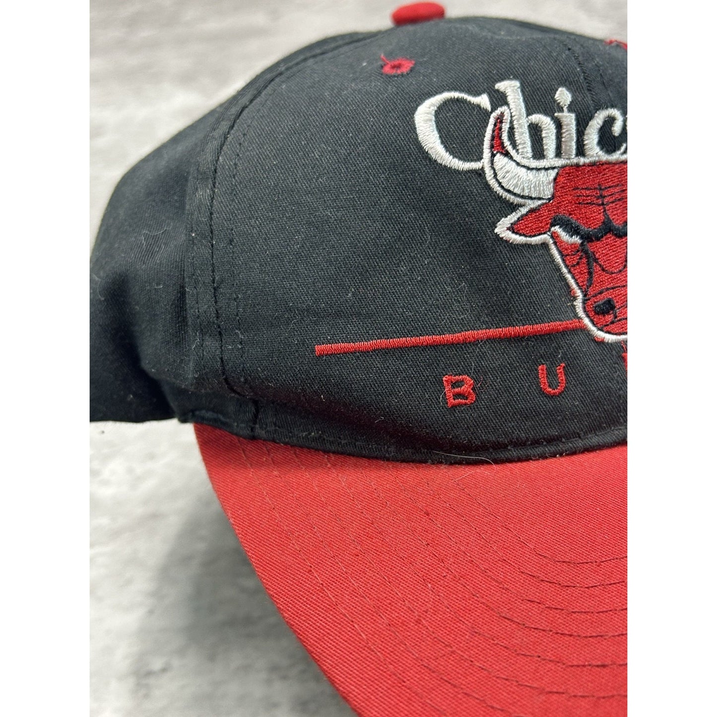 Vintage 90s Chicago Bulls NBA Embroidered Spellout Logo Snapback Hat OSFA