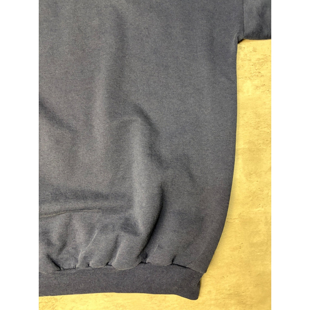 Vintage 90s Queens University NCAA Embroidered Spellout Sweatshirt Size XL