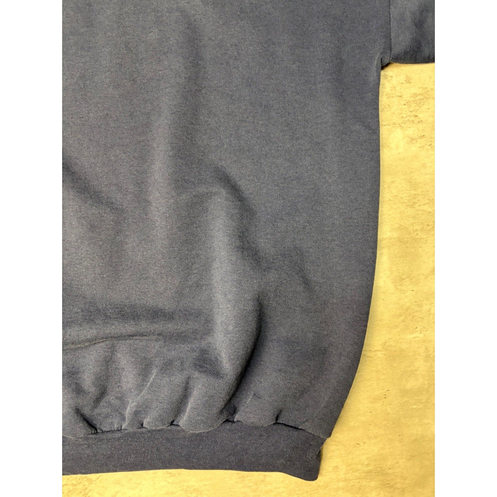 Vintage 90s Queens University NCAA Embroidered Spellout Sweatshirt Size XL