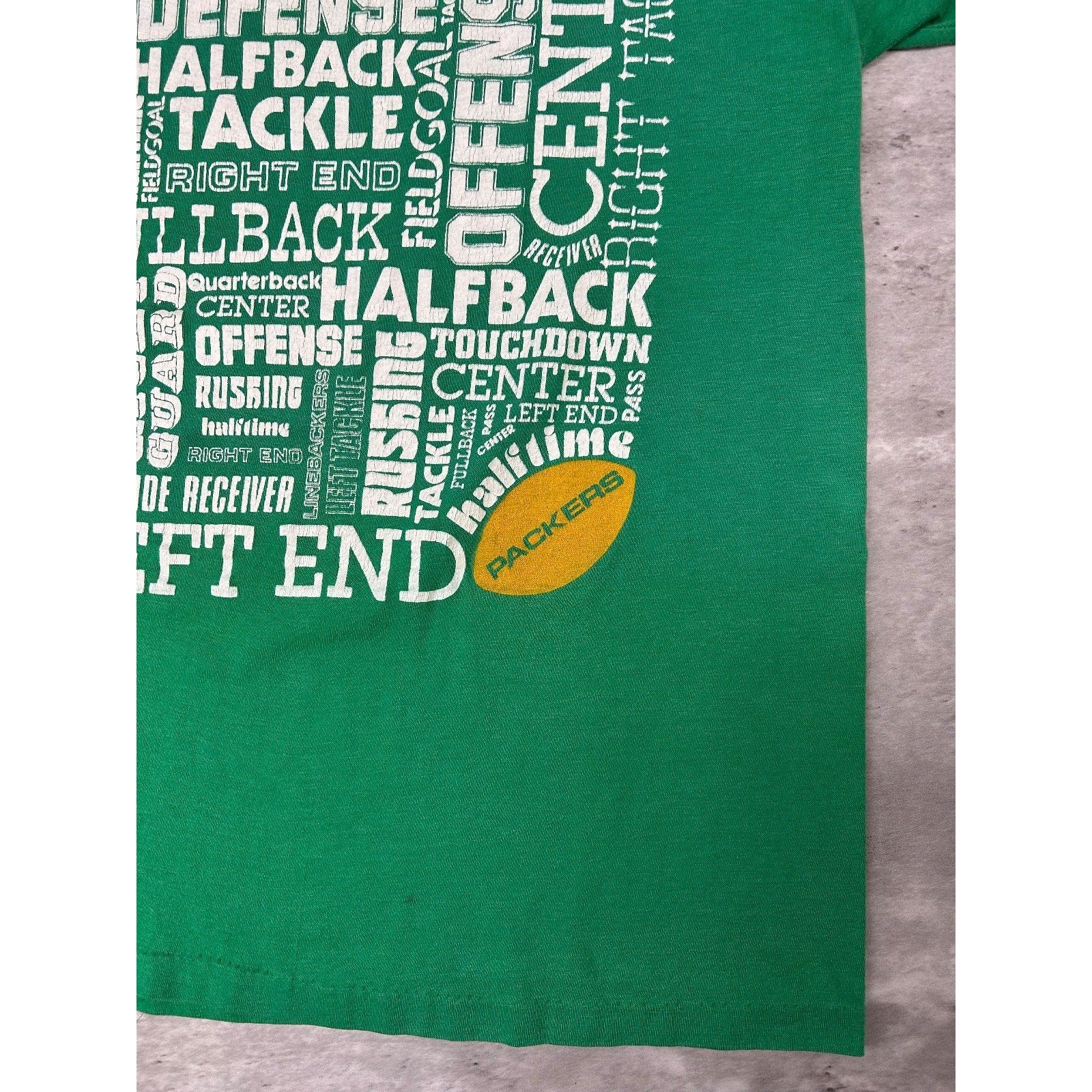 Vintage 80s Green Bay Packers NFL Football Spellout Graphic T-Shirt Size Medium