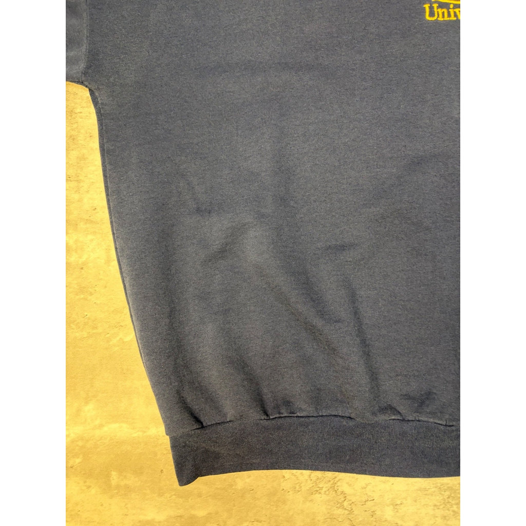 Vintage 90s Queens University NCAA Embroidered Spellout Sweatshirt Size XL