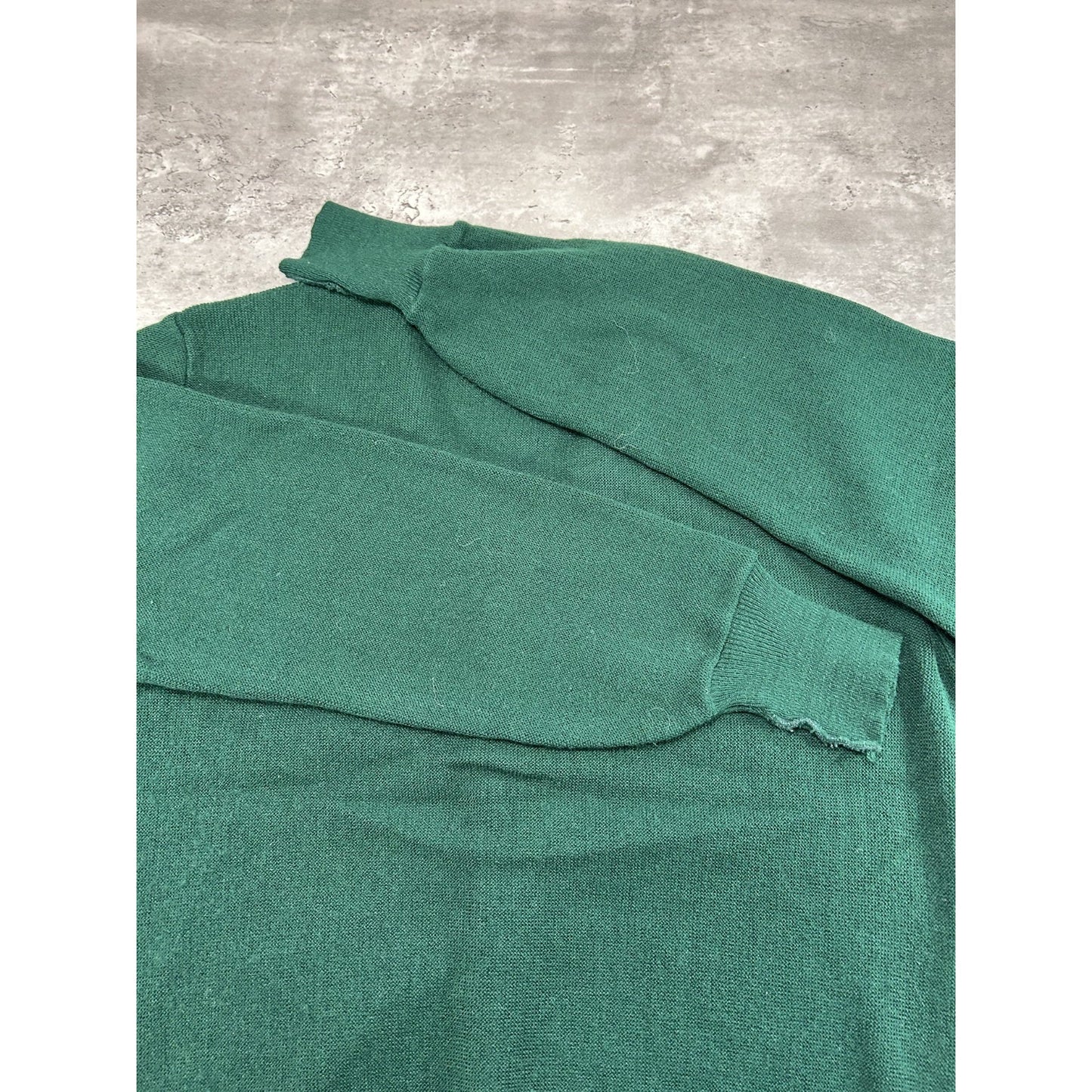 Vintage 80s/90s Izod Embroidred Crest Cardigan Knit Sweater Size Large Green