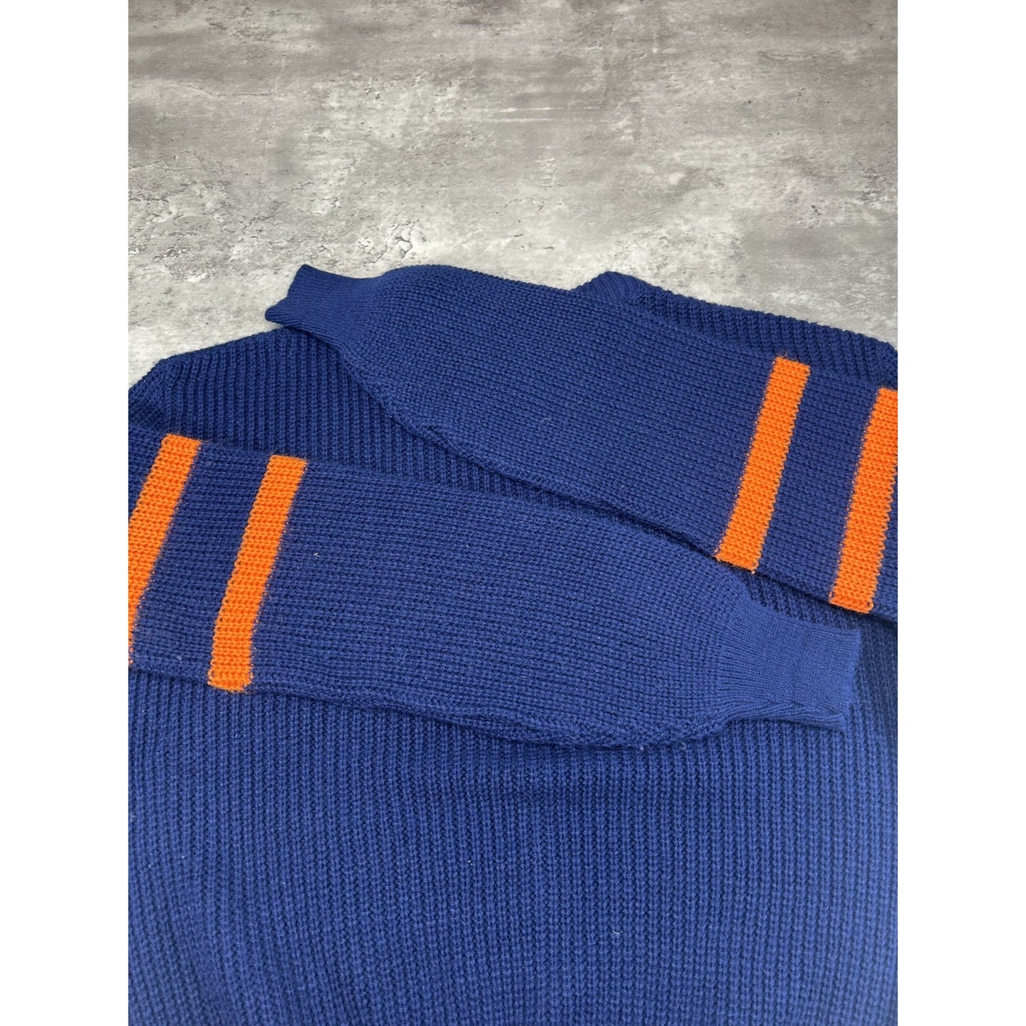 Vintage 90s Chicago Bears NFL Embroidered Logo Knit Sweater Size Medium
