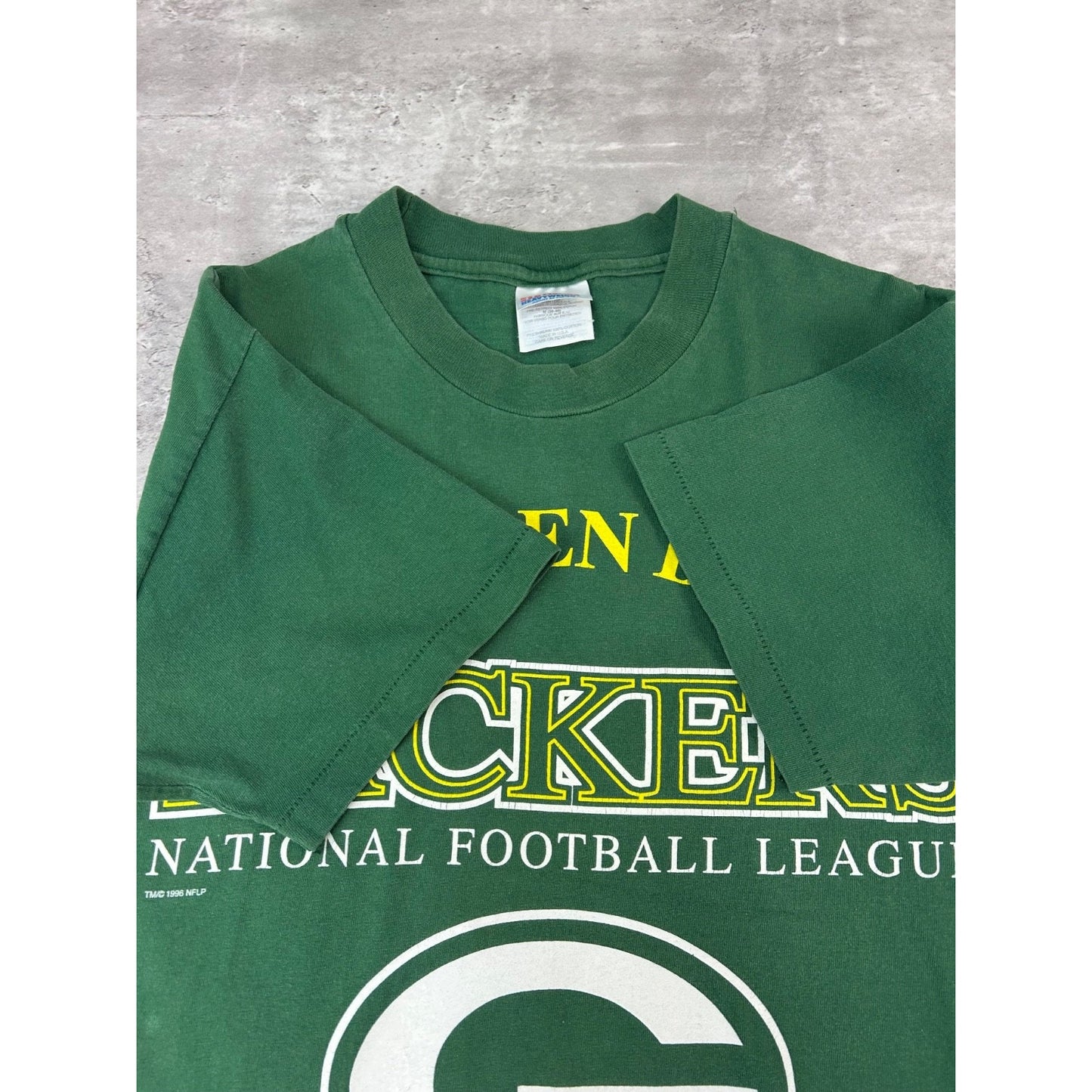 Vintage 90s Green Bay Packers NFL Spellout Graphic T-Shirt Size Medium