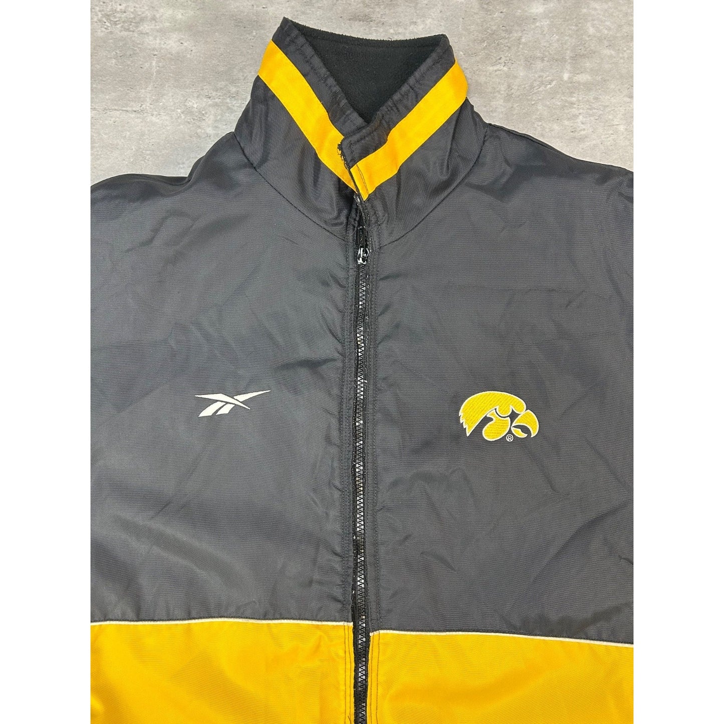 Vintage Iowa Hawkeyes NCAA Embroidered Logo Reversible Jacket Size Large