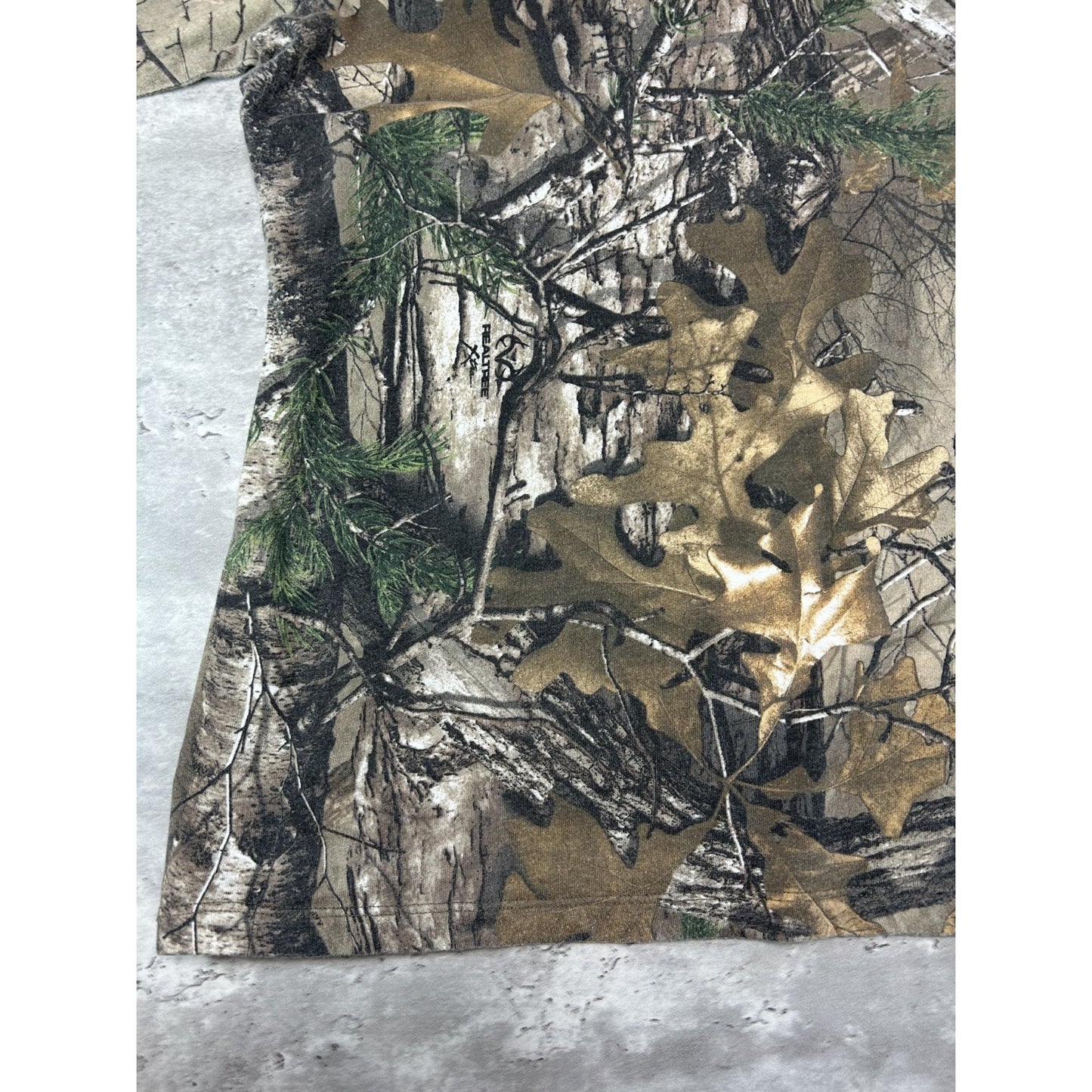 Real Tree Xtra Hunting Tree Camo V Neck Long Sleeve T-Shirt Size 2XL