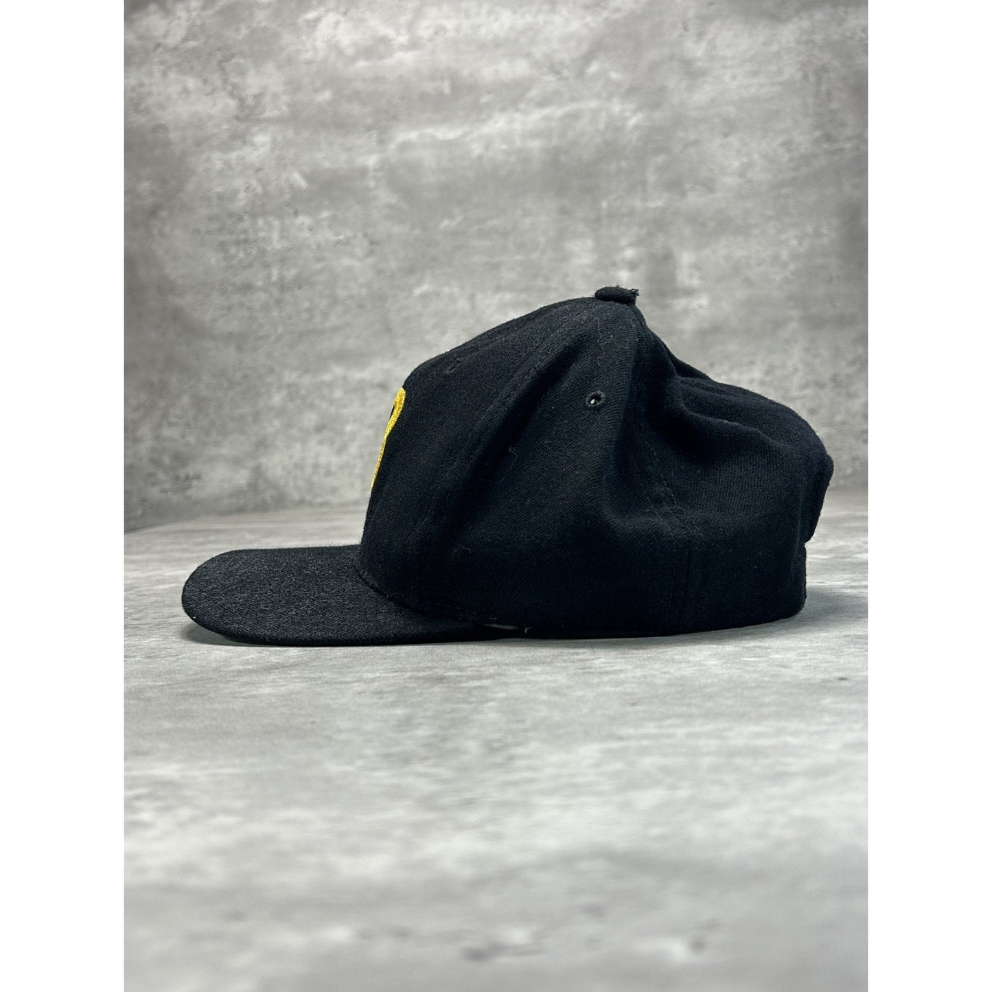 Vintage 80s/90s Stitched B Two Tone Snapback Hat OSFA Black/Yellow