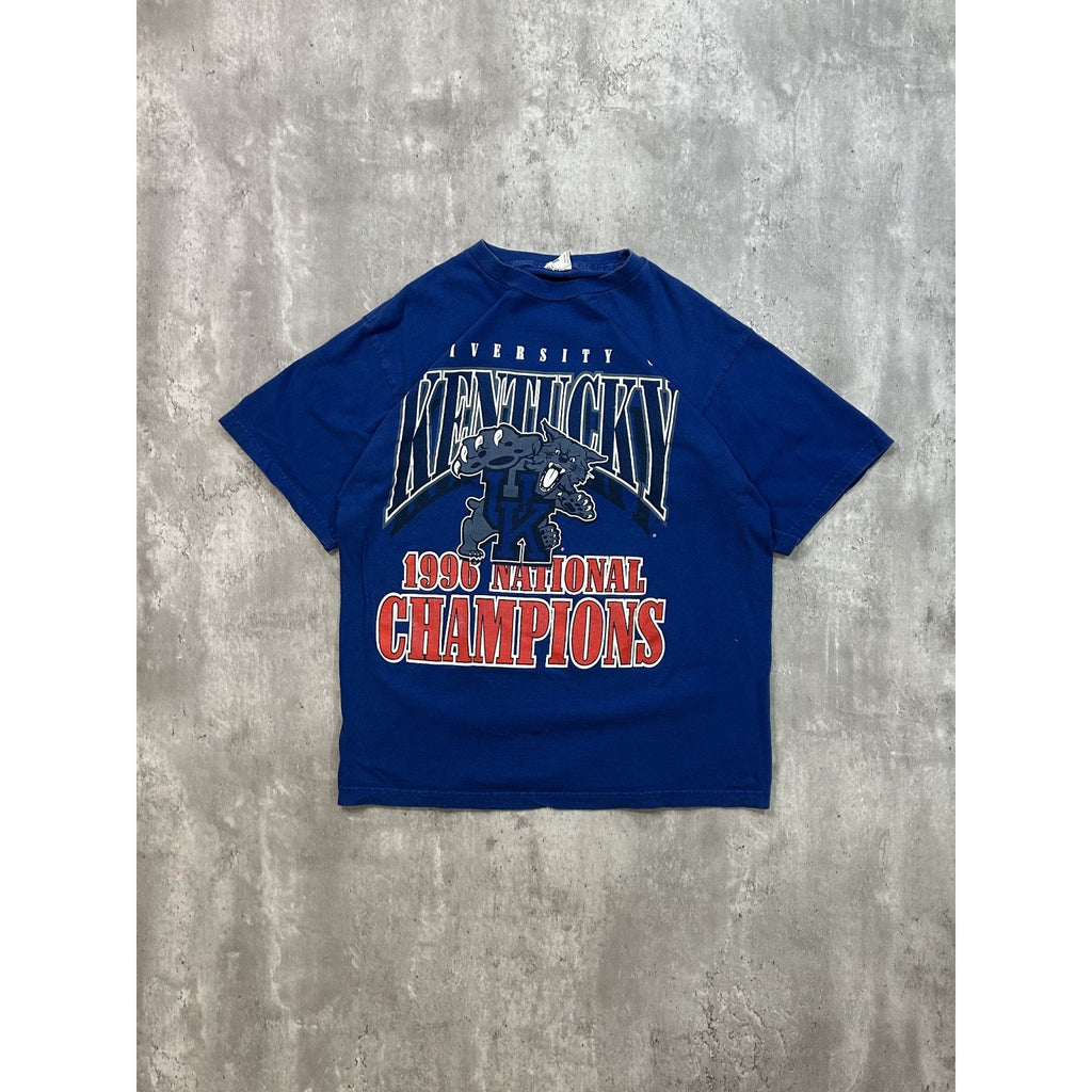 Vintage 1996 Kentucky Wildcats NCAA National Champions Graphic T-Shirt Size XL