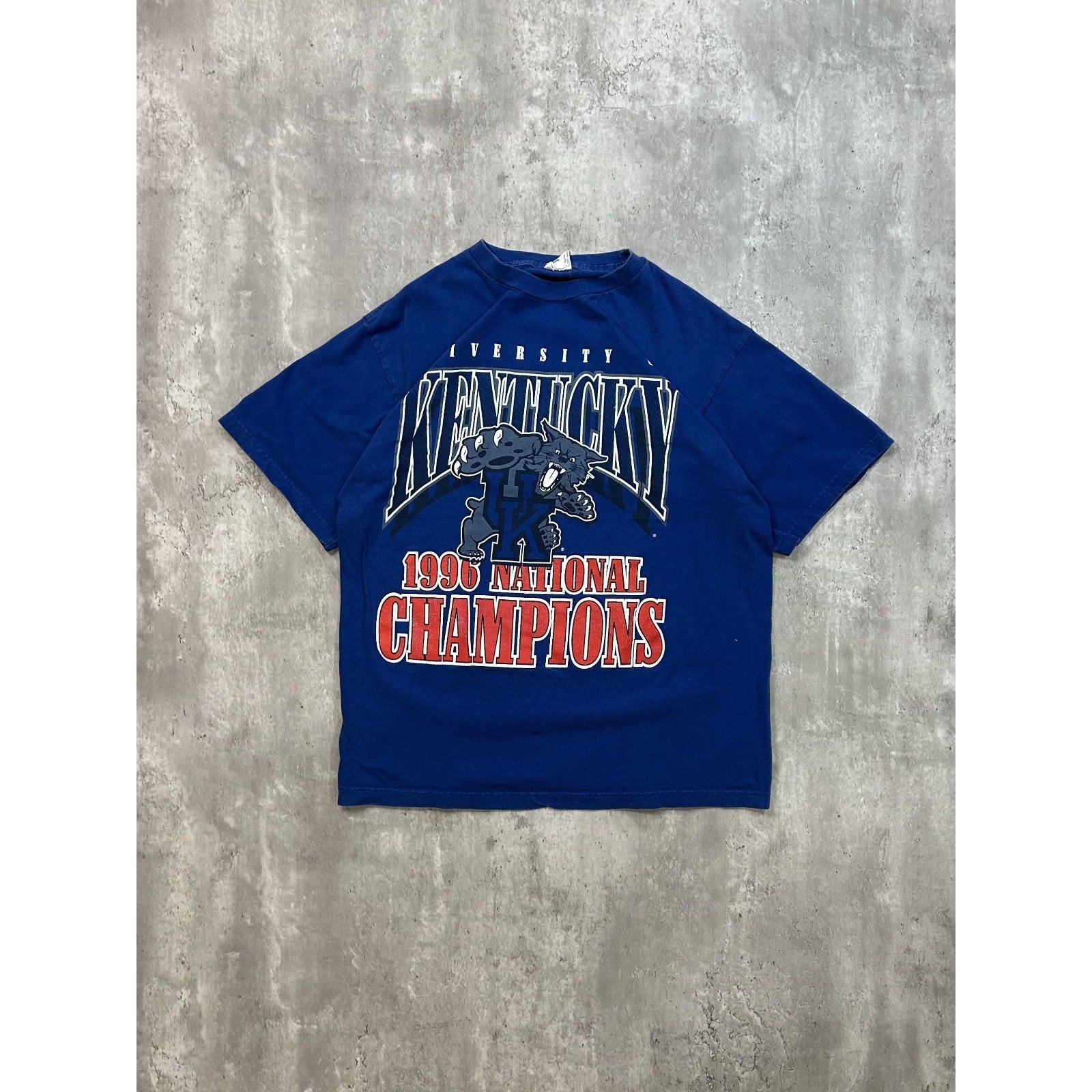 Vintage 1996 Kentucky Wildcats NCAA National Champions Graphic T-Shirt Size XL