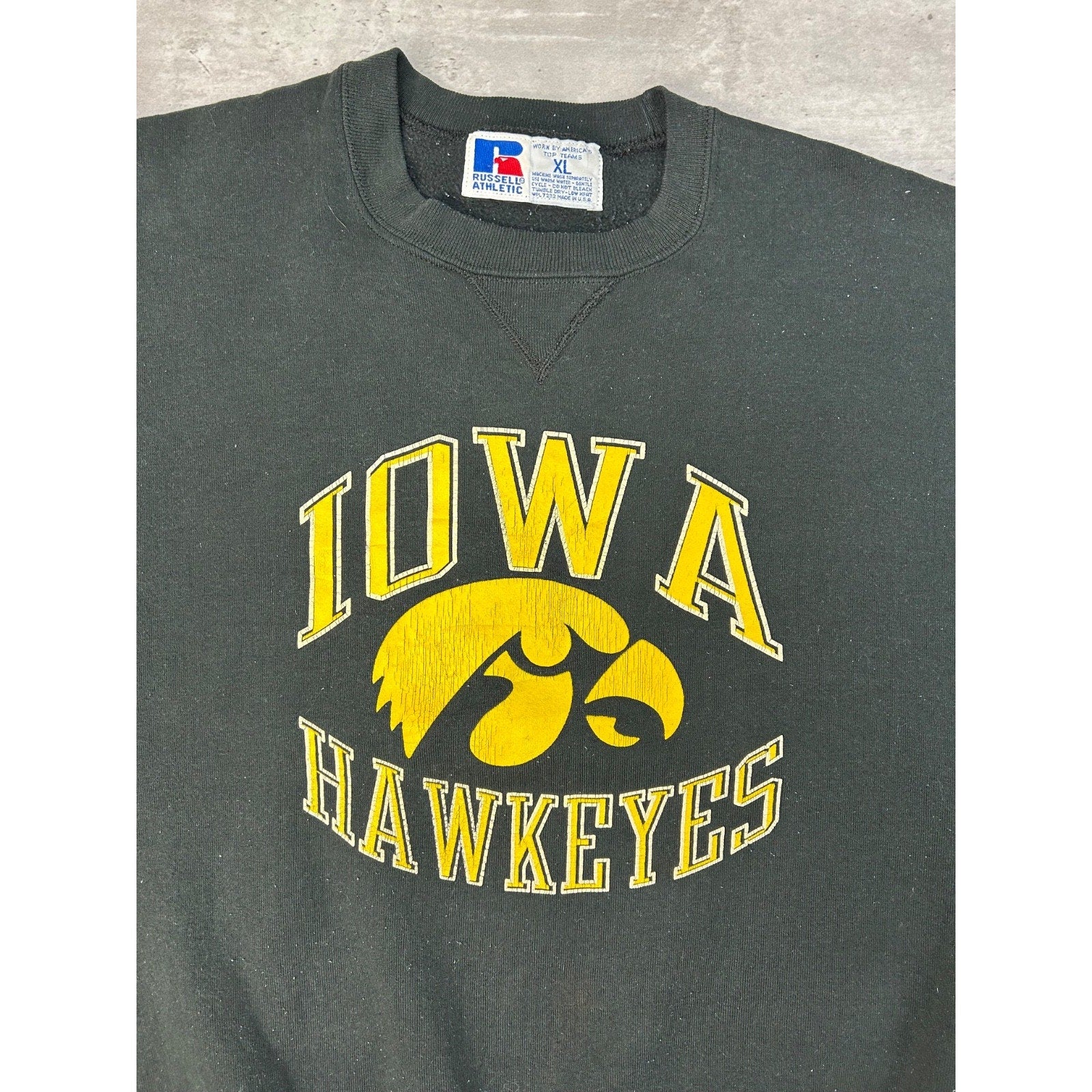 Vintage 90s Iowa Hawkeyes NCAA Collegiate Graphic Sweatshirt Size XL