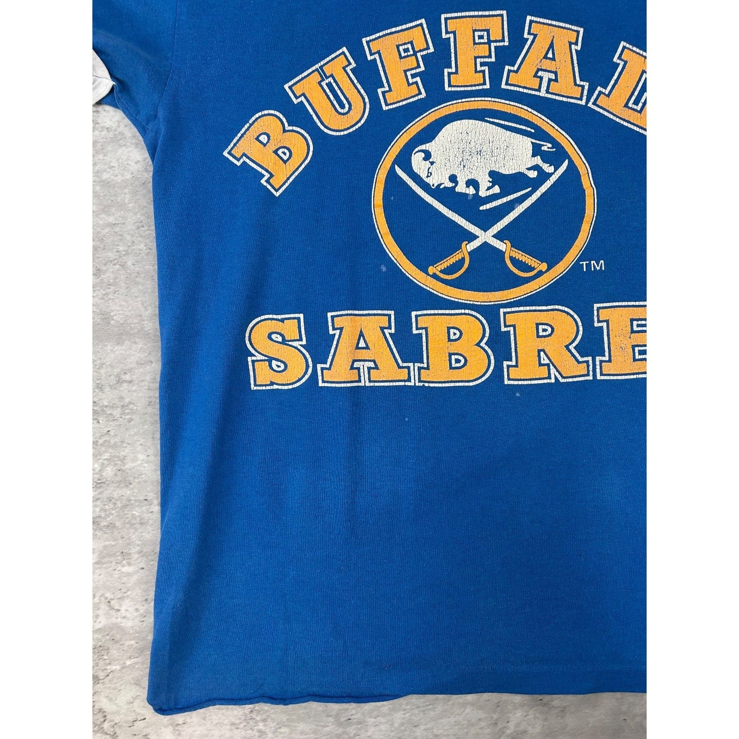 Vintage 90s Buffalo Sabres NHL Spellout Graphic T-Shirt Jersey Size Medium