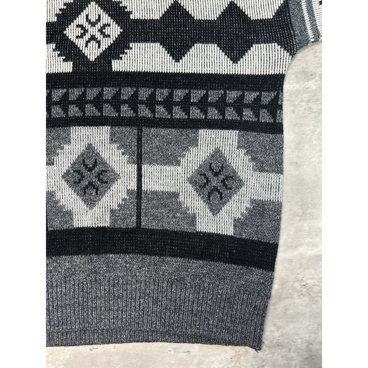 Vintage 80s/90s Abstract Geometric Print Pullover Ribbed Knit Sweater Sz Medium