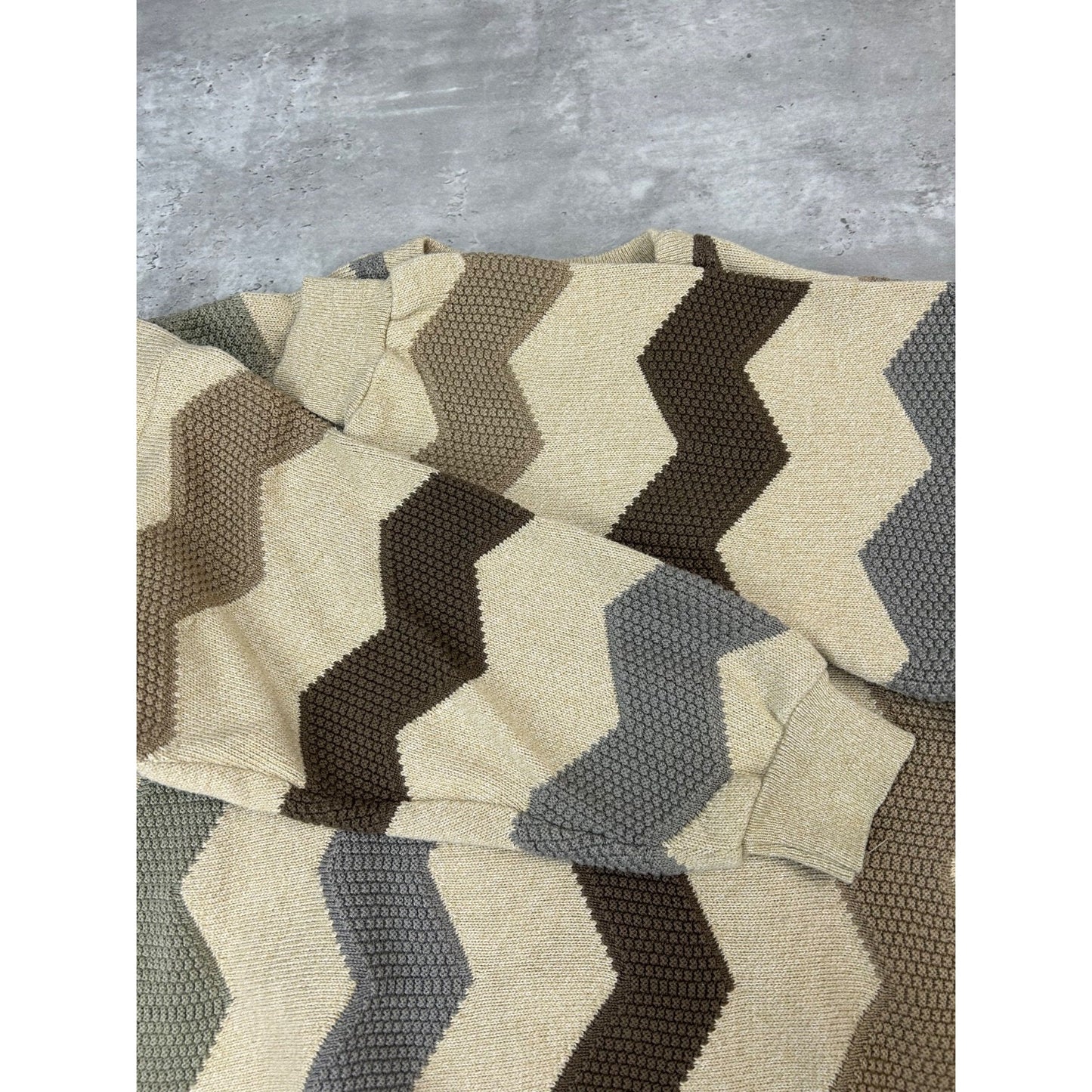 Vintage 90s Tundra Zig Zag Striped Print Pullover Knit Sweater Size Medium