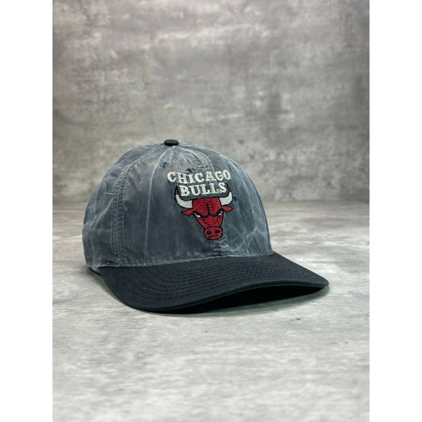 Vintage 90s Chicago Bulls NBA Embroidered Logo Starter Nylon Snapback Hat OSFA
