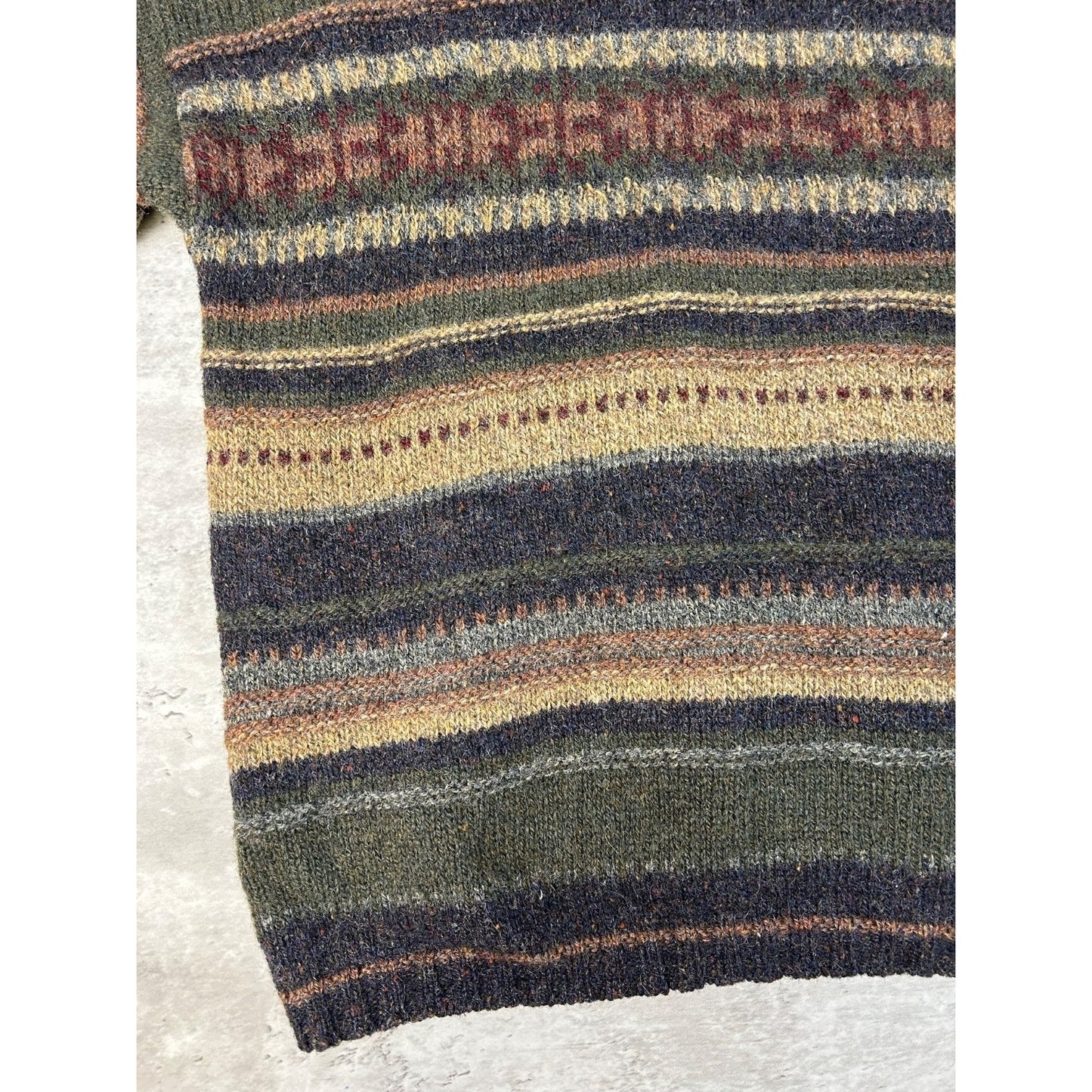 Vintage Woolrich Abstract Striped Print Pullover Knit Sweater Size Large