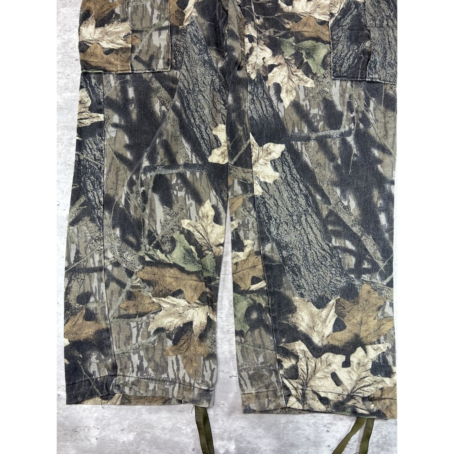 Vintage Mossy Oak Tree Camo Hunting Cargo Pants Size 32