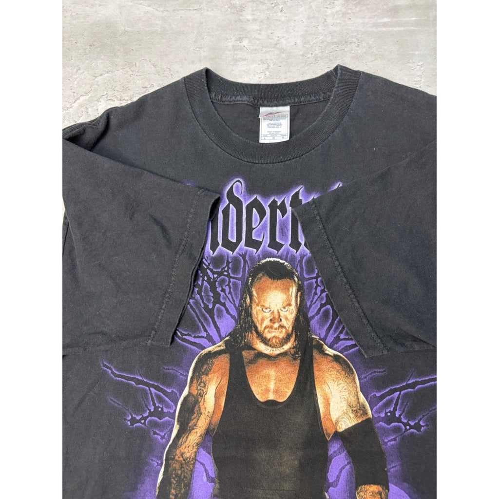 Vintage Undertaker WWE Wrestler Spellout Graphic T-Shirt Size Large
