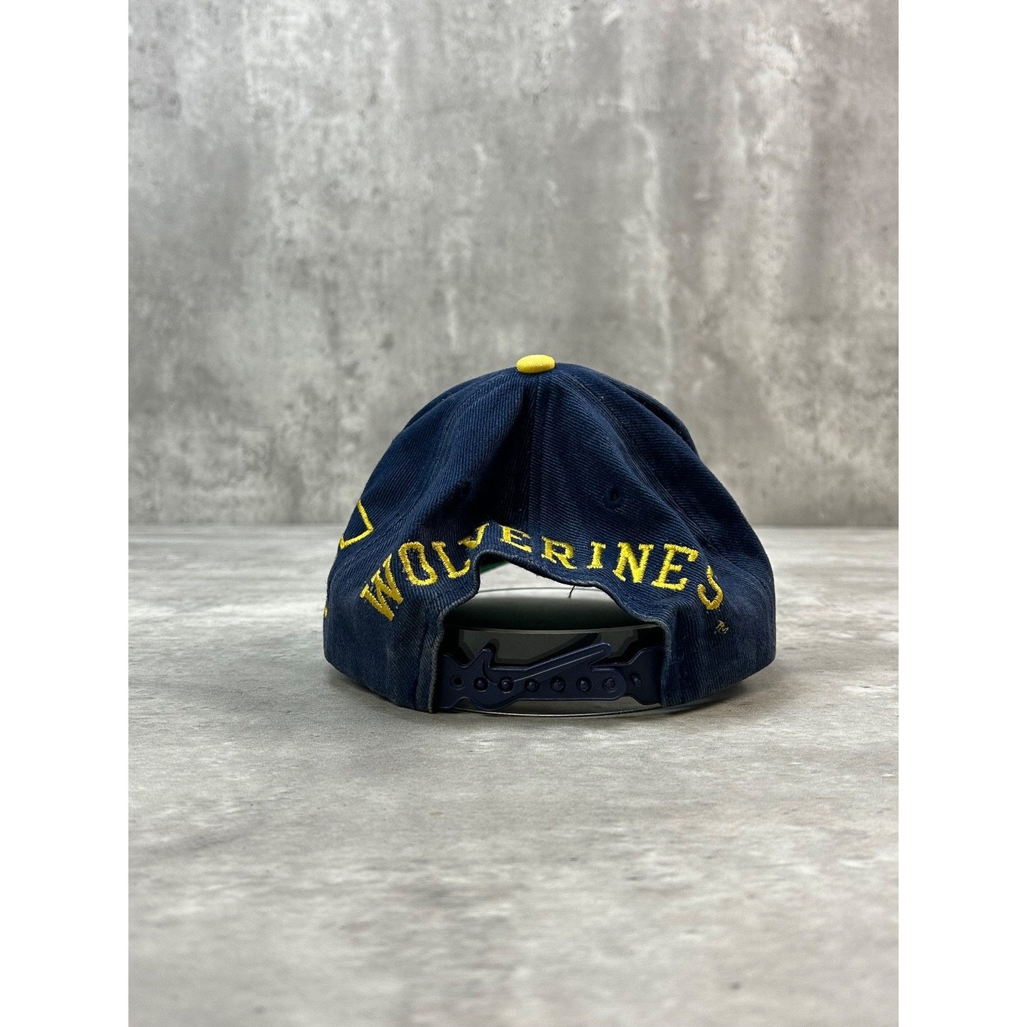 Vintage 90s Michigan Wolverines NCAA Embroidered Swoosh Snapback Hat OSFA