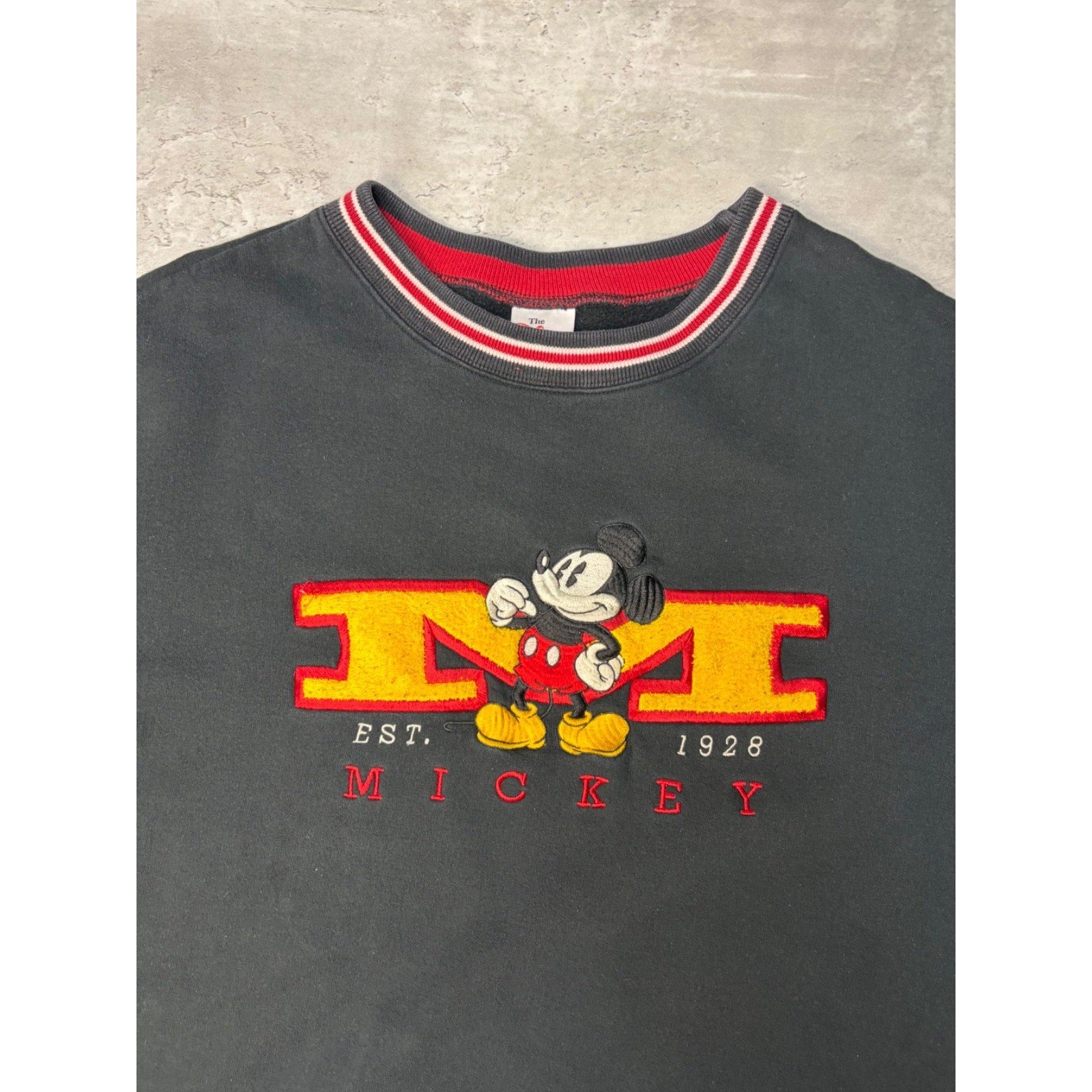 Vintage Disney Mickey Mouse Embroidered Mascot Logo Sweatshirt Size XL