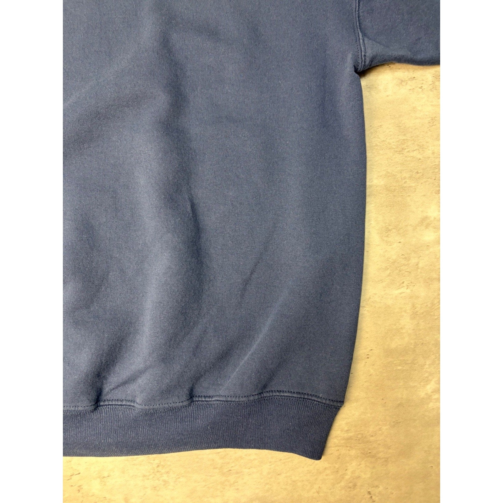 Vintage Uconn Huskies NCAA Spellout Graphic Champion Sweatshirt Size Medium
