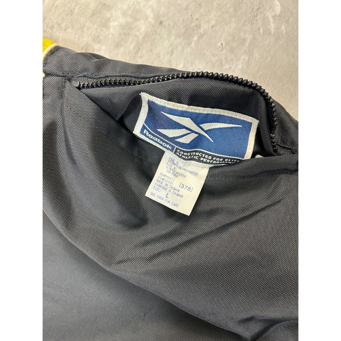 Vintage Iowa Hawkeyes NCAA Embroidered Logo Reversible Jacket Size Large