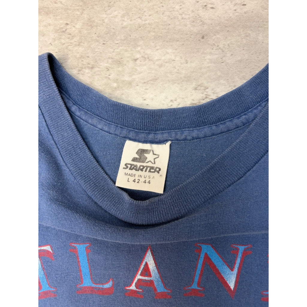 Vintage 90s Atlanta Braves MLB Spellout Graphic Starter T-Shirt Size Large
