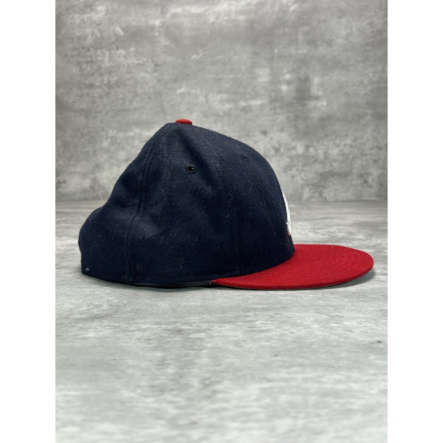 Atlanta Braves MLB Embroidered Logo Baseball Fitted Hat 7 3/8 Navy/Red