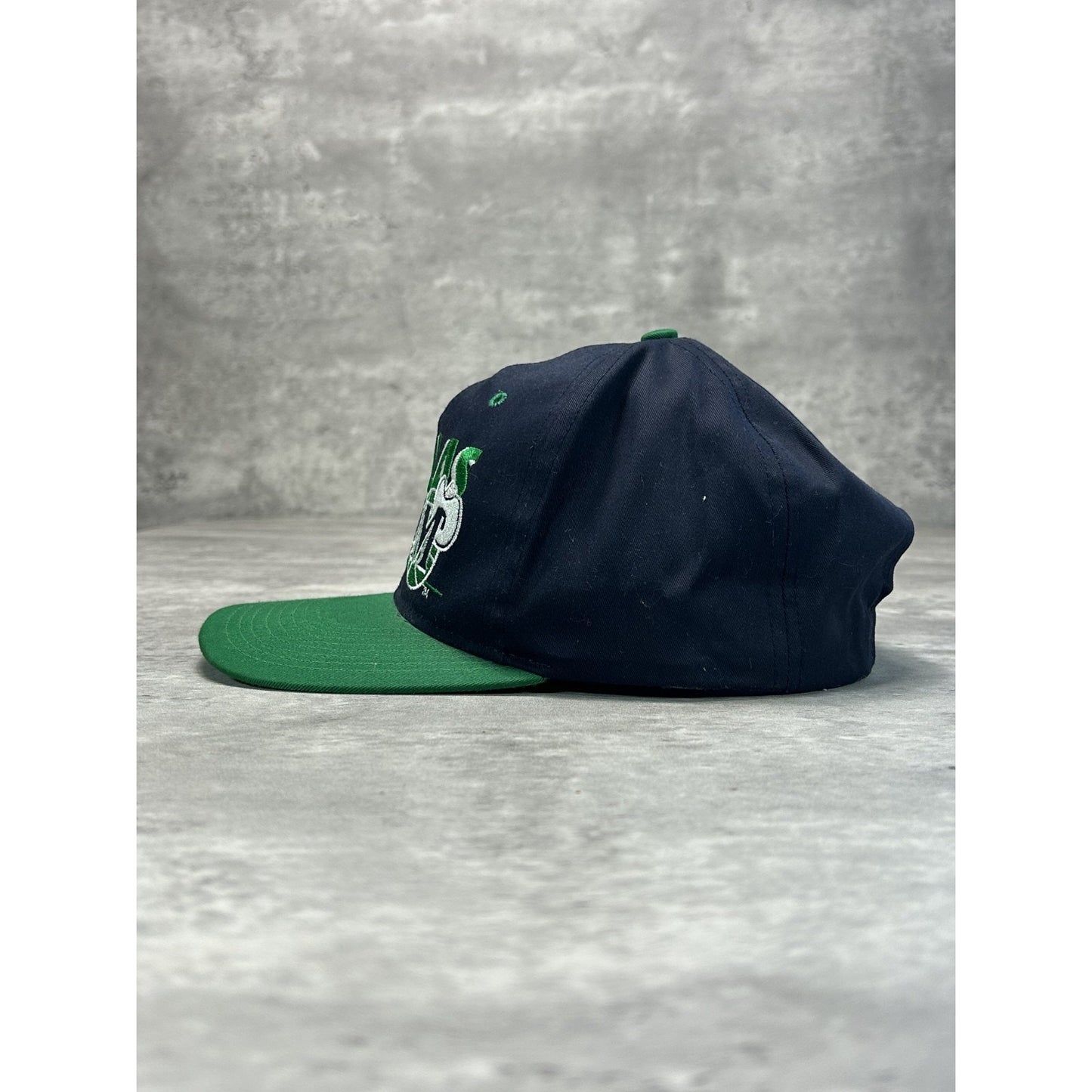 Vintage 90s Dallas Mavericks NBA Embroidered Logo Spellout Snapback Hat OSFA