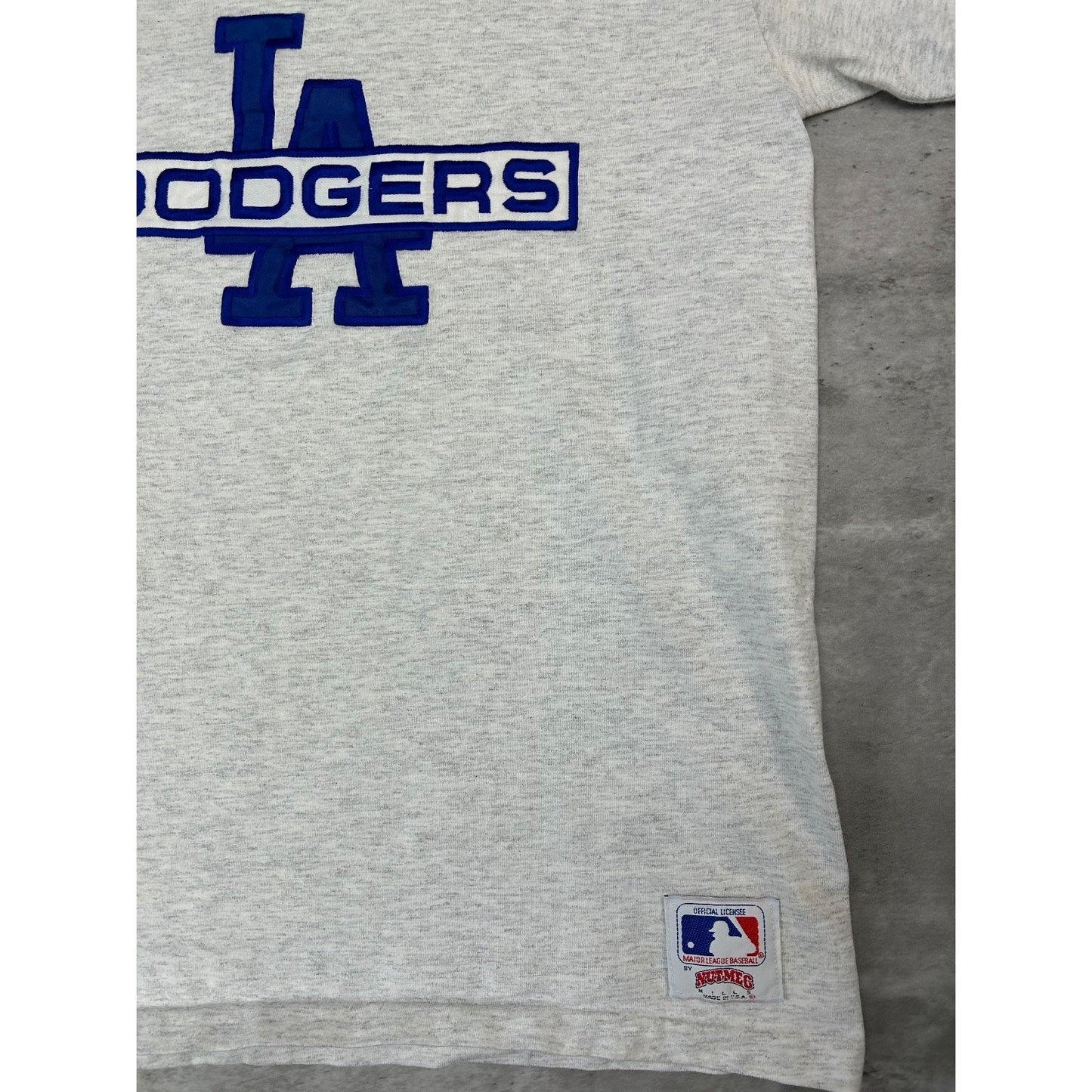 Vintage 90s Los Angeles Dodgers MLB Embroidered Spellout T-Shirt Size Medium