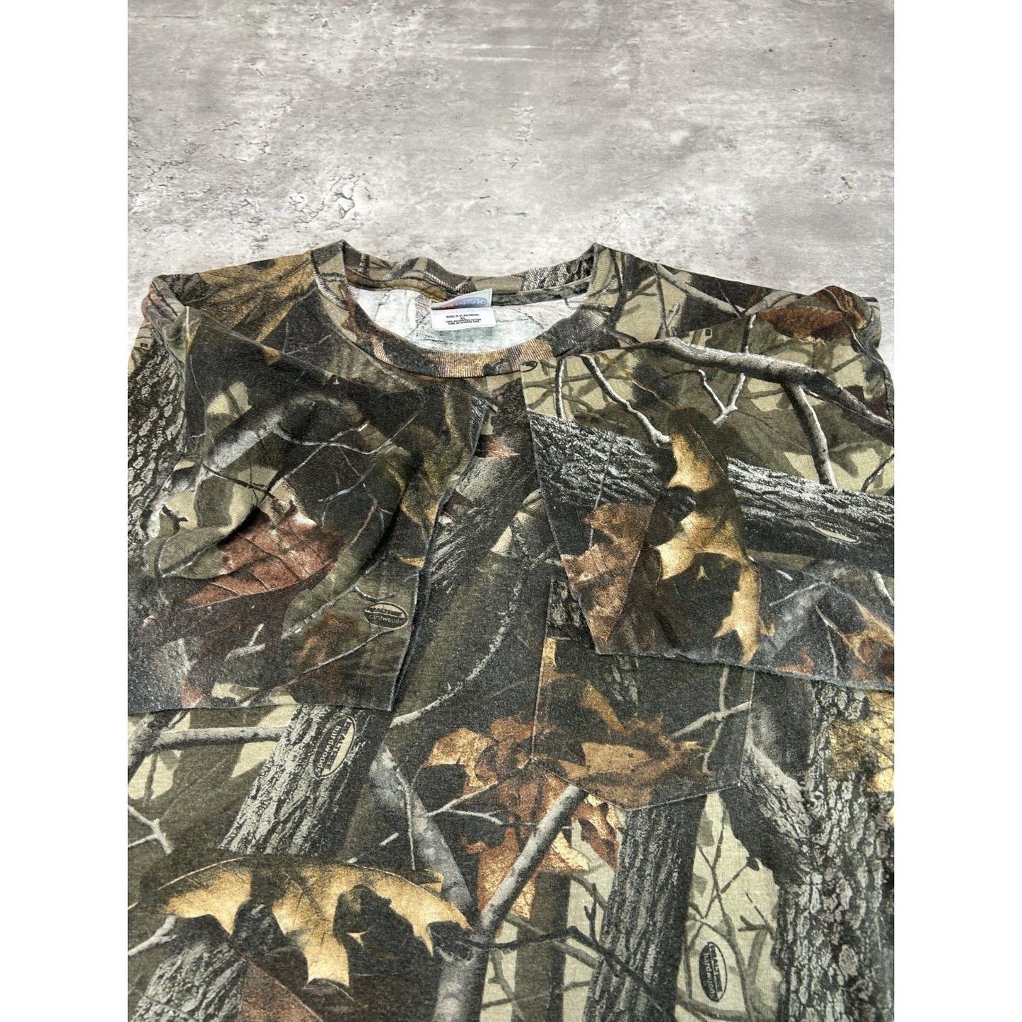 Vintage Realtree Hardwoods Tree Camo Hunting Pocket T-Shirt Size XL