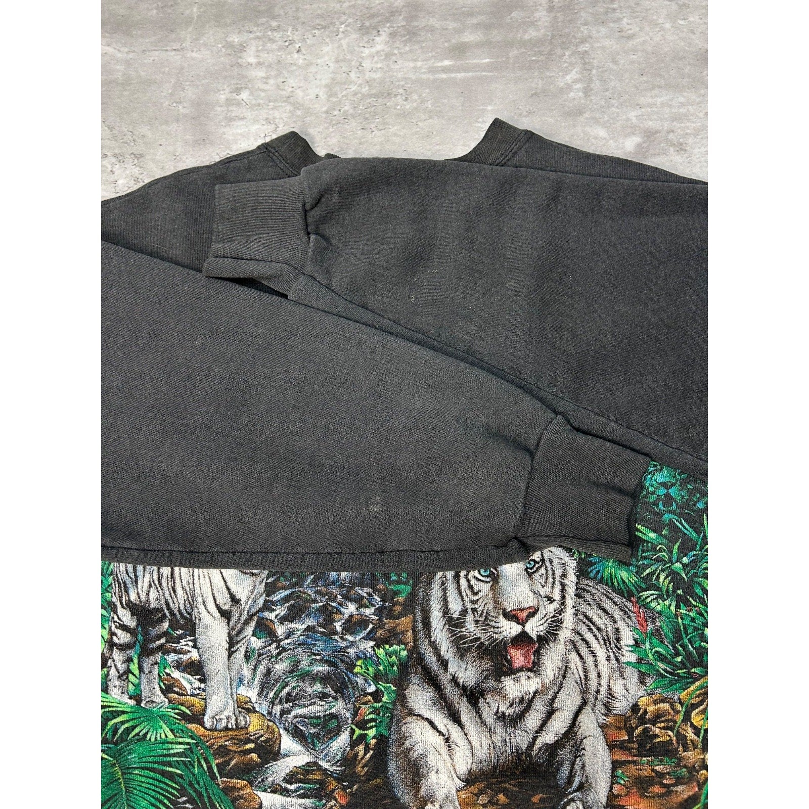 Vintage 90s White Tiger Animal Nature Jungle Graphic Sweatshirt Size Large