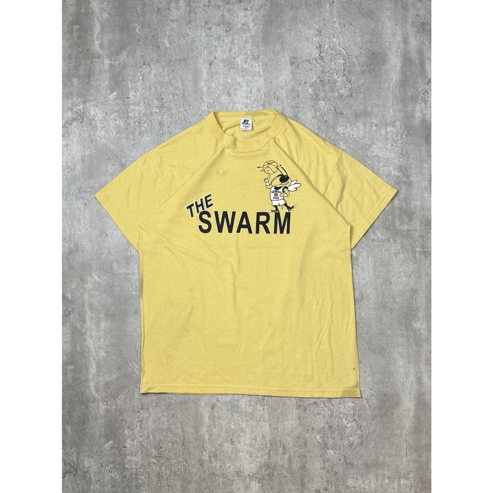 Vintage Georgie Tech Yellow Jackets NCAA The Swarm Graphic T-Shirt Size Medium