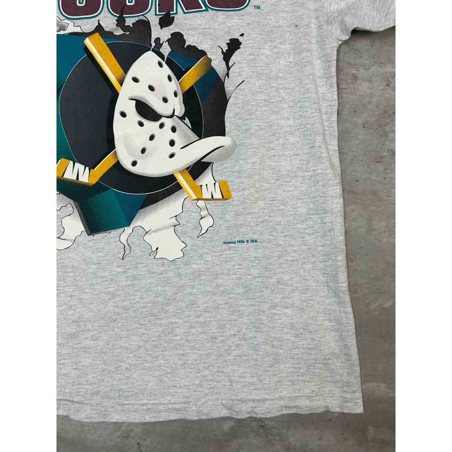 Vintage 90s Anaheim Mighty Ducks NHL Chest Buster Graphic T-Shirt Size Large